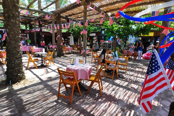 Shopping Piazza at Edde Sands